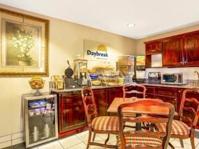 Days & By Wyndham